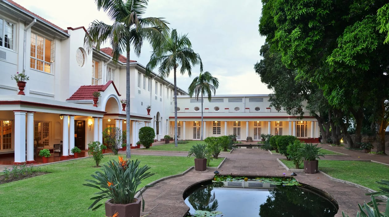 Victoria Falls Hotel Courtyard 04