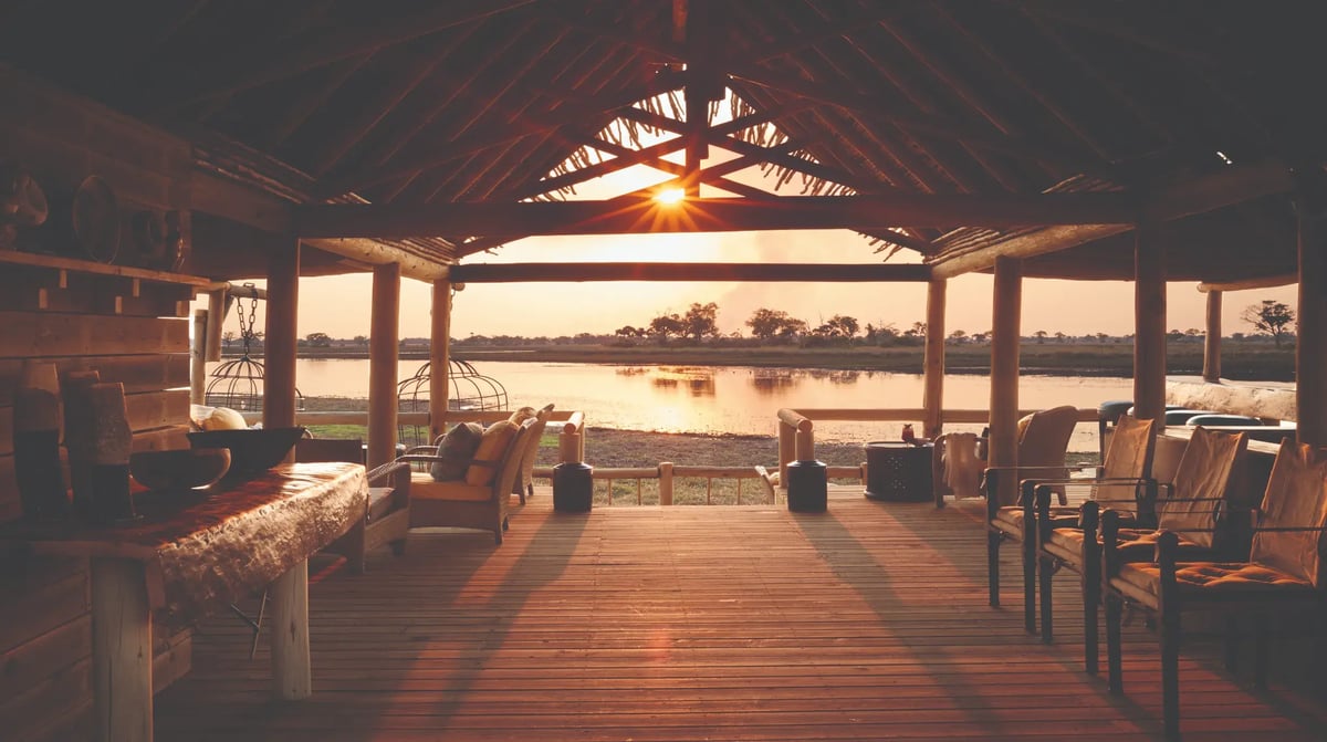 Belmond Eagle Island Lodge bar