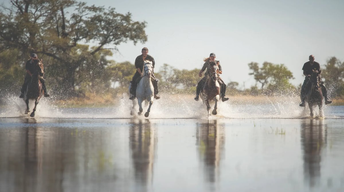Belmond Eagle Island Lodge horseriding 2