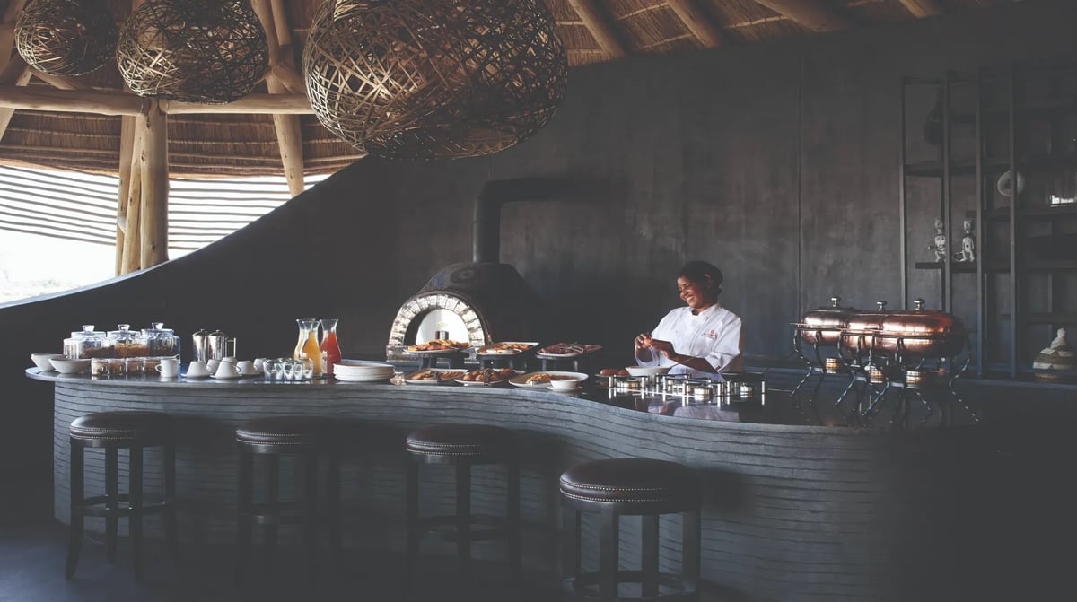 Belmond Eagle Island Lodge restaurant bar