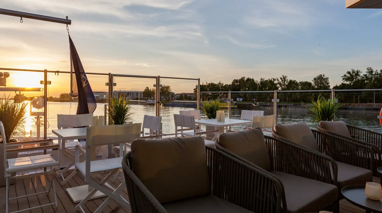 18_AMADEUS_Imperial_River Terrace_sunset