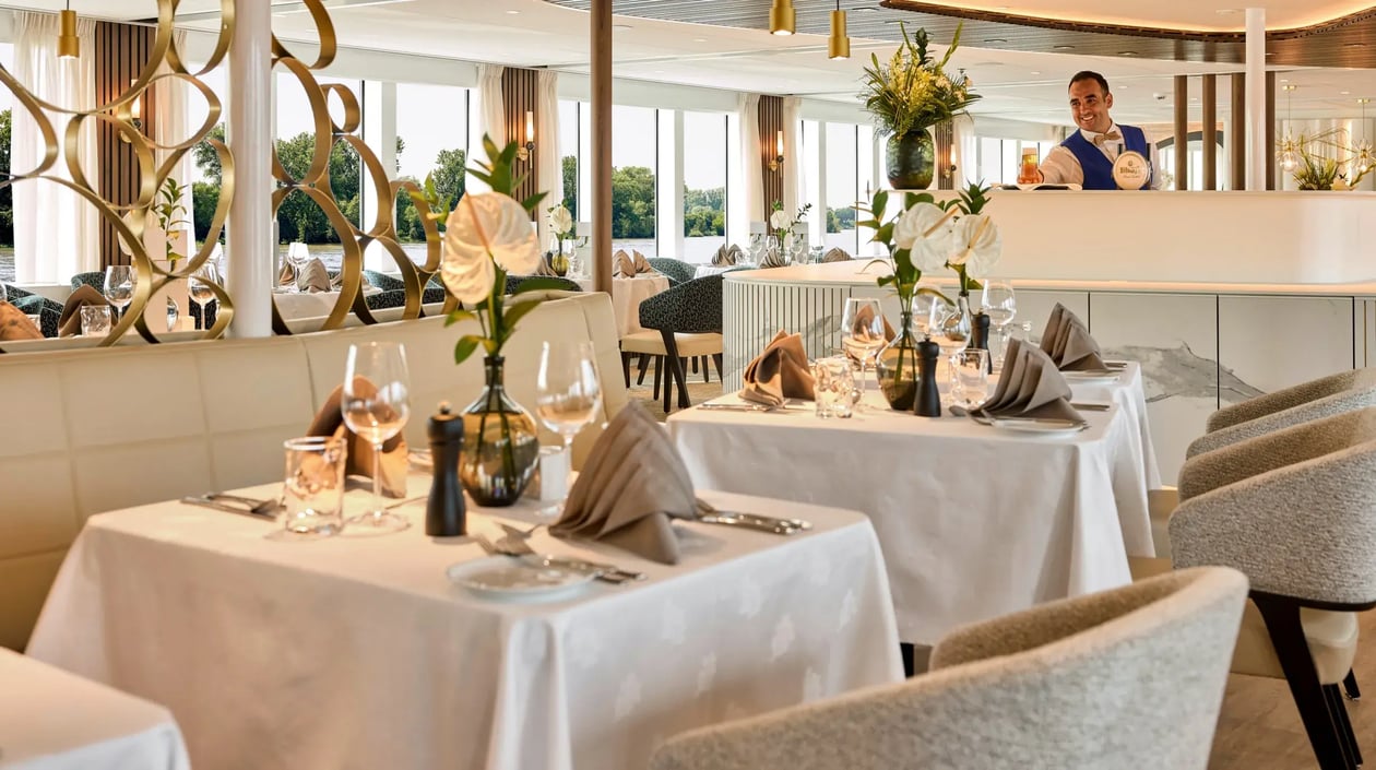 05_Lueftner Cruises_AMADEUS Nova__Restaurant 01