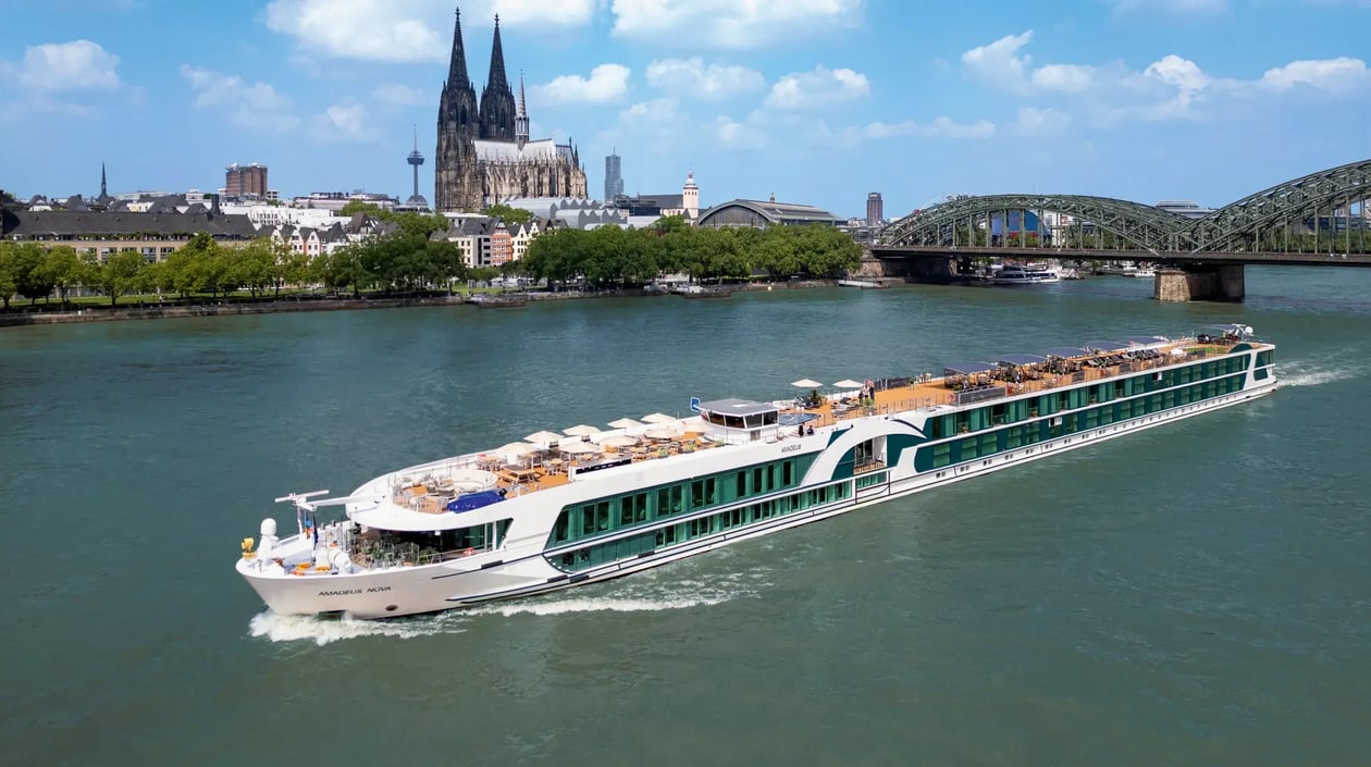 Lueftner Cruises_AMADEUS Nova_exterior_Cologne 02