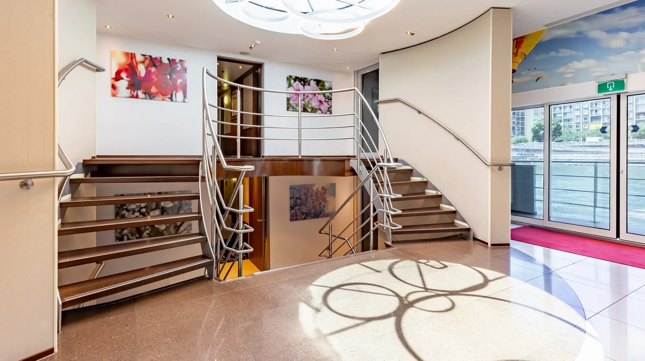Monarch Countess_Lobby (1)-1