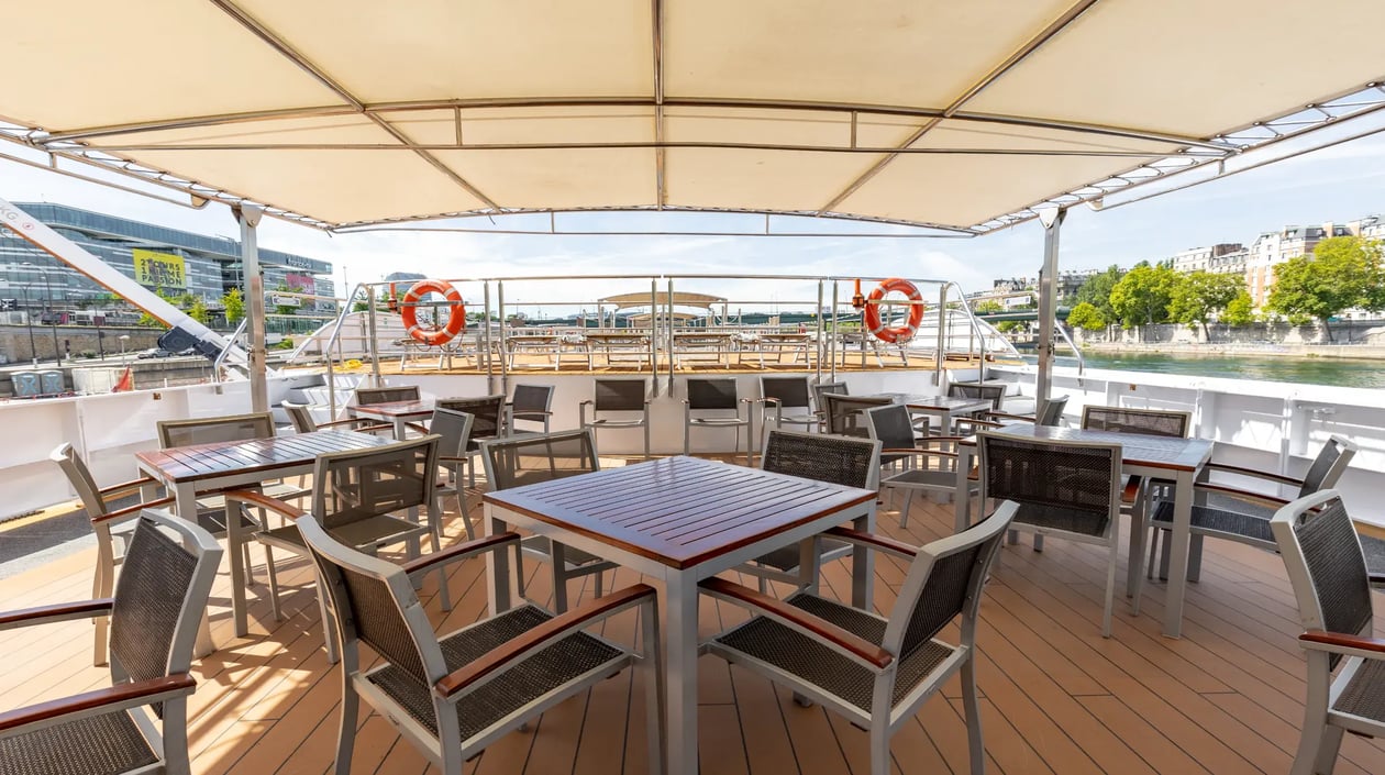 Monarch Countess_Sun Deck (7)