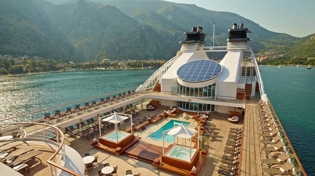 Seabourn Quest - Pool deck