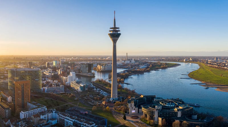 Düsseldorf in de winter, shutterstock_1903962430