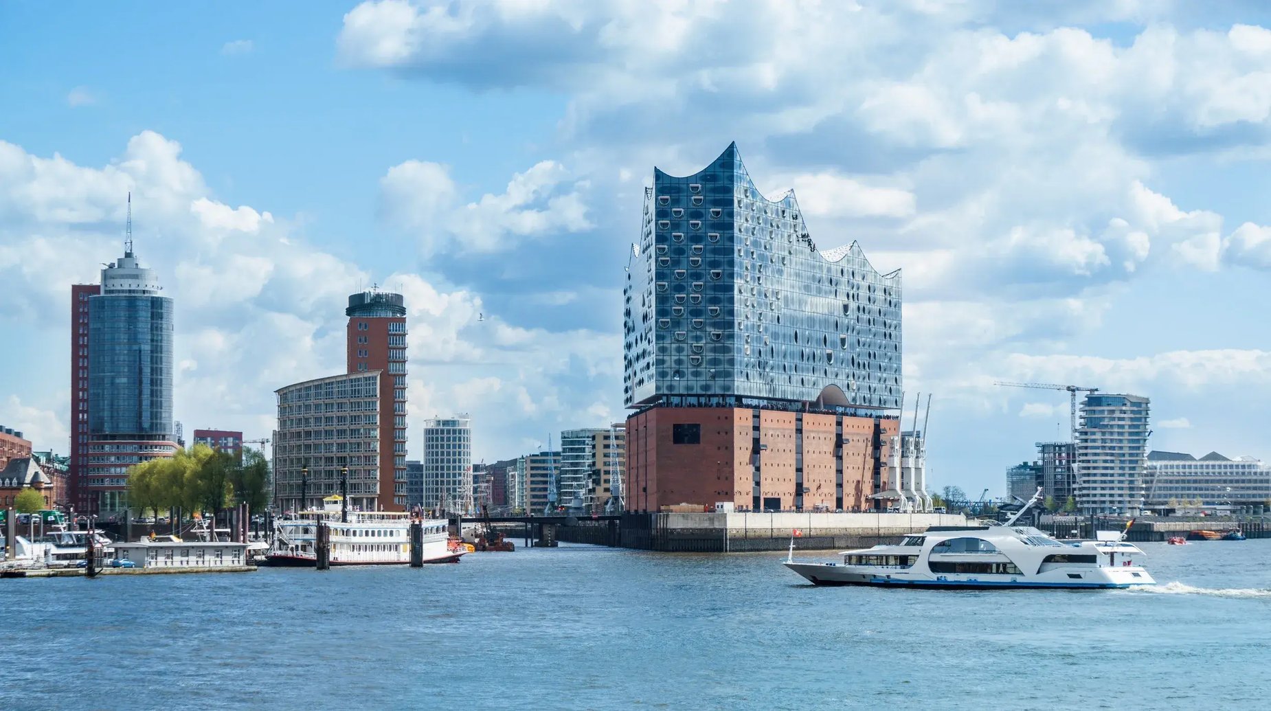 Elbphilharmonie Hamburg shutterstock_641329339