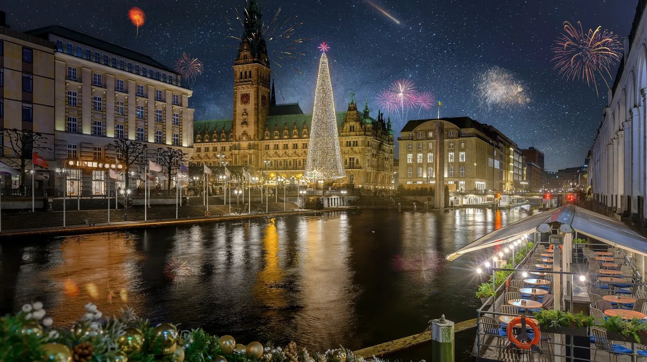 Hamburg oud en nieuw, shutterstock_2384609445