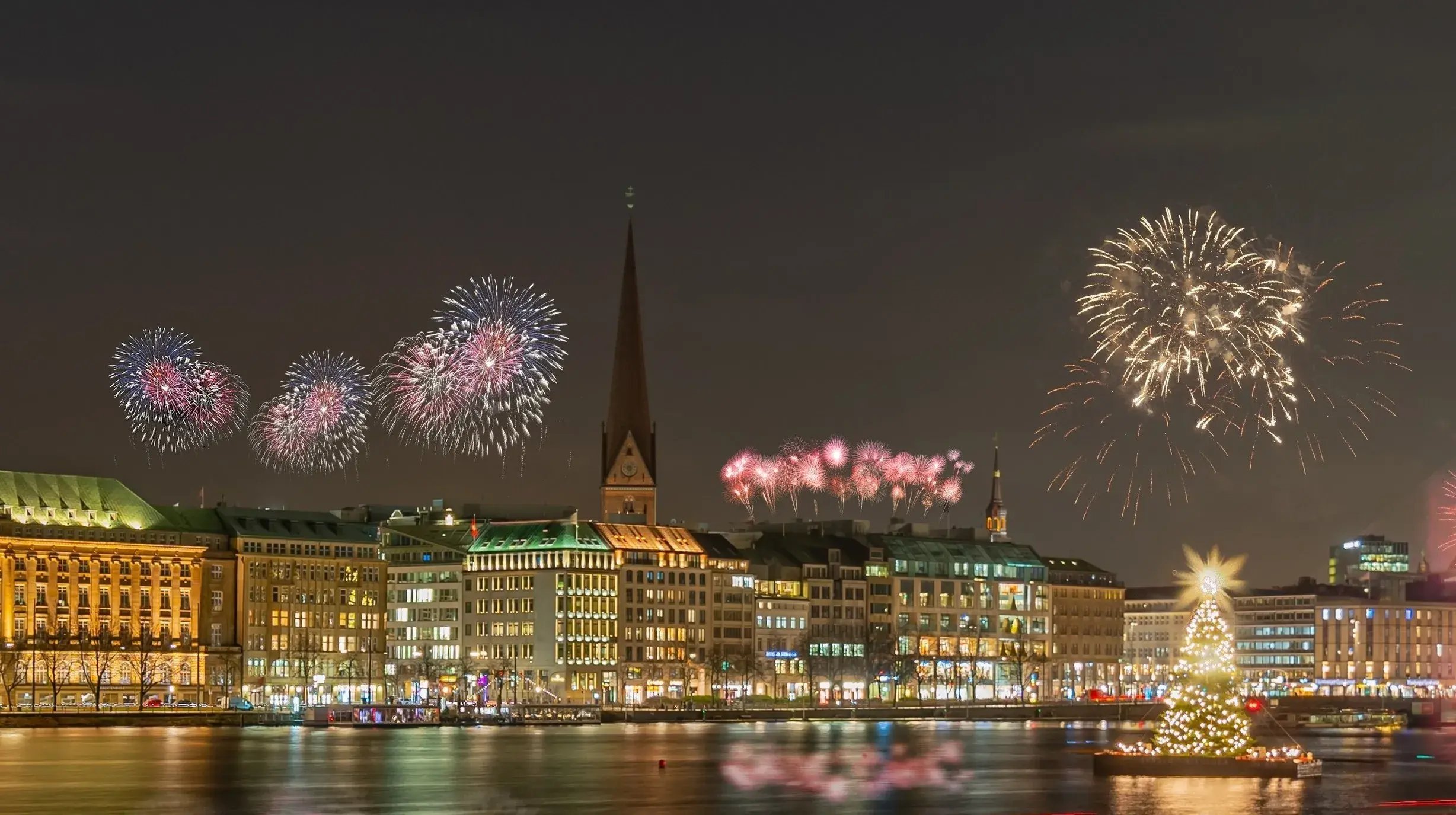 Hamburg vuurwerk, shutterstock_2226156789