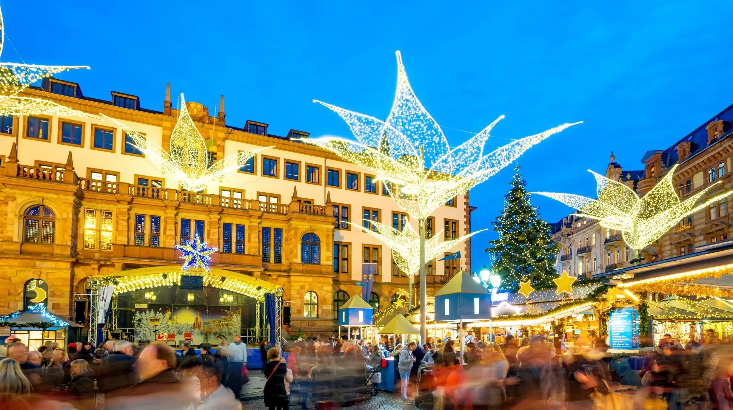 Wiesbaden kerstmarkt, shutterstock_1189109881