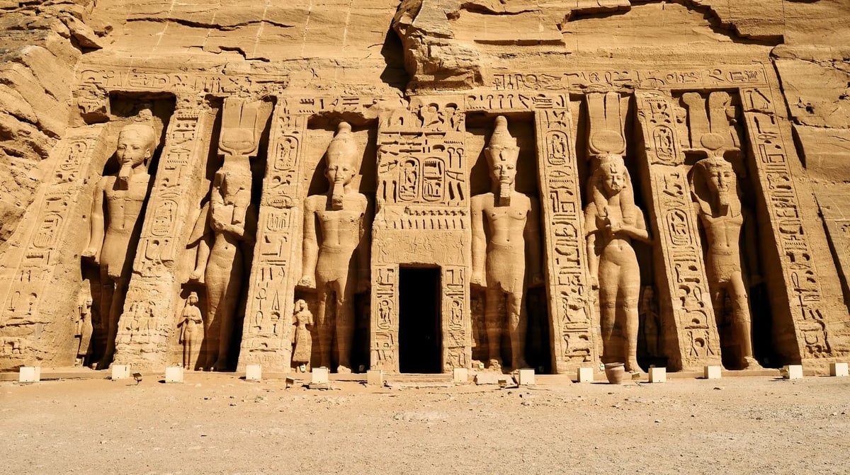 Egypte - Abu simbel - kleine tempel 2