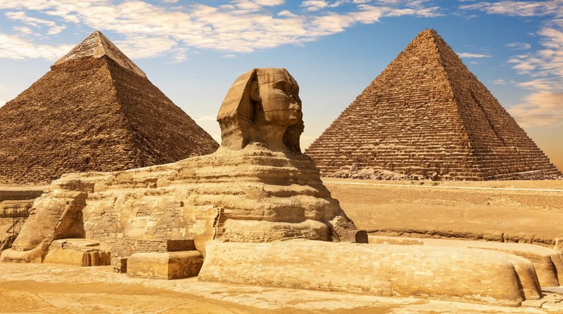 Egypte_Piramides van Gizeh_shutterstock_2101890010 (1)