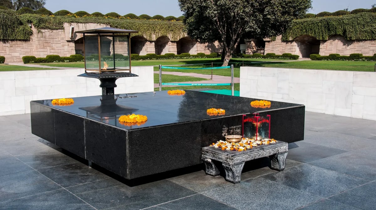 India, Delhi, Raj Ghat memorial Mahatma Gandhi_186533834