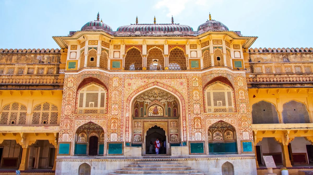 Jaipur, Amber Fort, shutterstock_2536121175