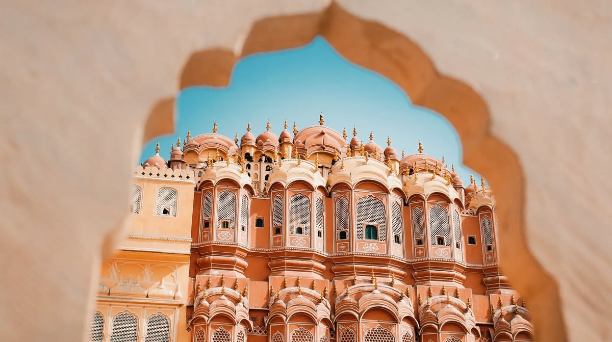 Jaipur, Hawa Mahal Palace, shutterstock_1304542903