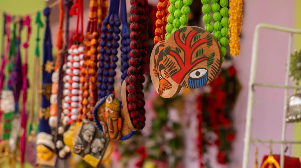 India, Calcutta, Bengali traditional jewelery shop_2245687547