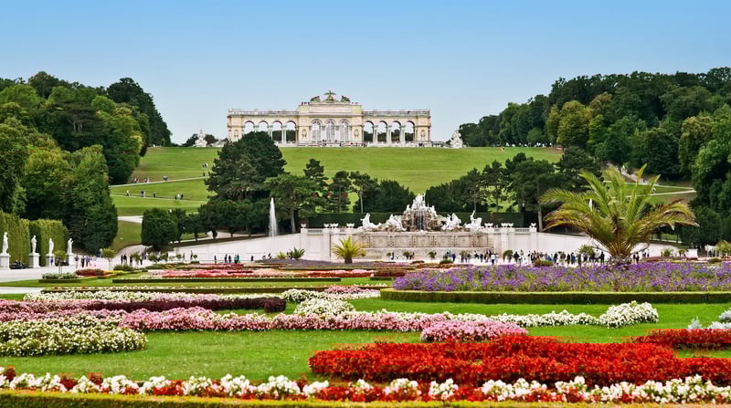 Schloss Schonbrunn_shutterstock_153644612